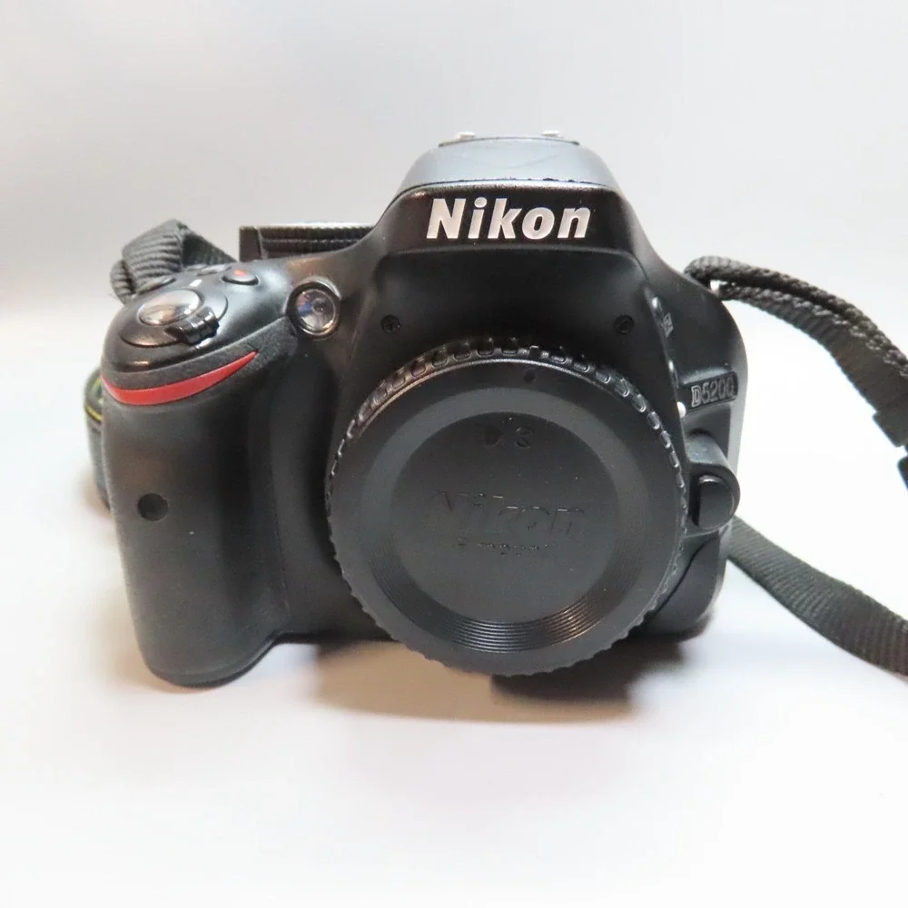 Nikon D5200 24.1MP DSLR Camera Body Only. Very Good Condition‎